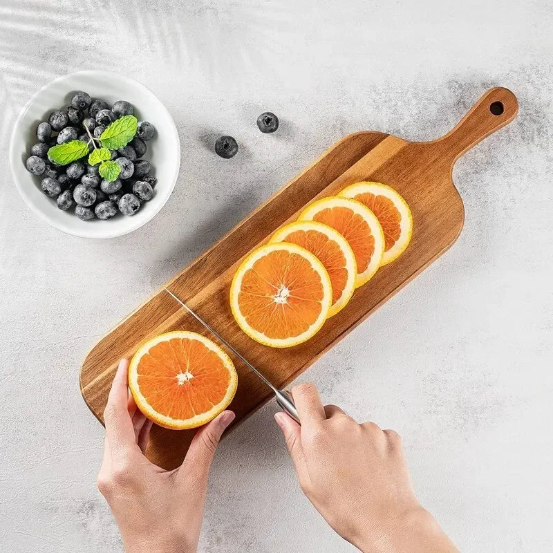 Le grain unique et la teinte chaude de notre planche à découper en noyer crée instantanément un effet visuel pour une expérience sensorielle mémorable