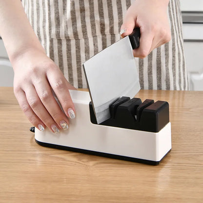 Aiguisez tous vos couteaux de cuisine sans effort et en quelques secondes seulement grâce à notre aiguiseur de couteaux électrique