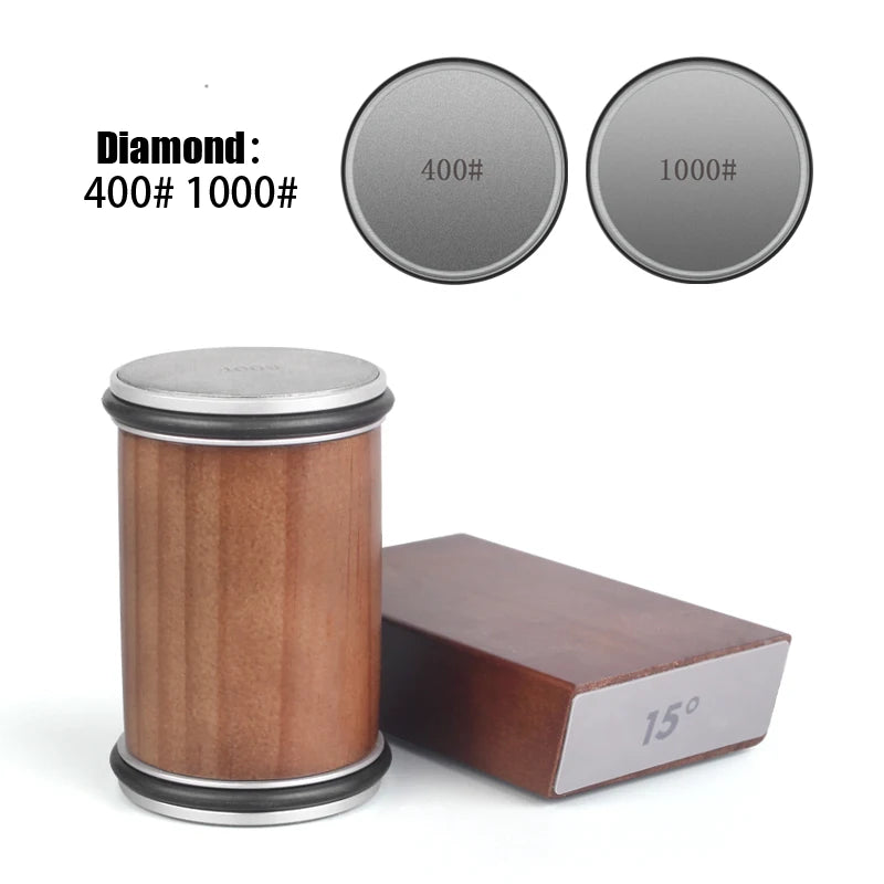 L'aiguiseur de couteau rotatif SharpRoll est fourni avec deux disques abrasifs en diamant industriel: 1 disque 400 pour un affûtage efficace et précis et un disque 1000 pour atteindre plus de précision et affiner vos lames