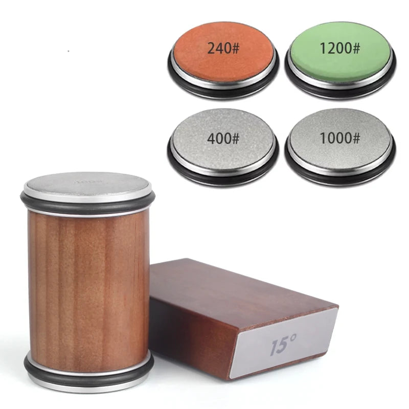 L'aiguiseur de couteau rotatif SharpRoll variante Diamant + Céramique est fourni avec deux disques abrasifs (400 et 1000) en diamant industriel et deux disques (240 et 1200) en pierre de céramique pour un affûtage précis efficace et personnalisé