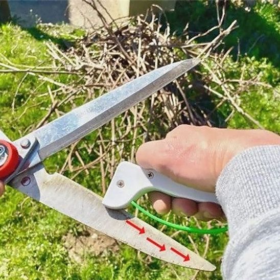 Des couteaux de cuisine aux outils de jardinage, l'aiguiseur de couteau pro SharpPro redonne vie à toutes vos lames