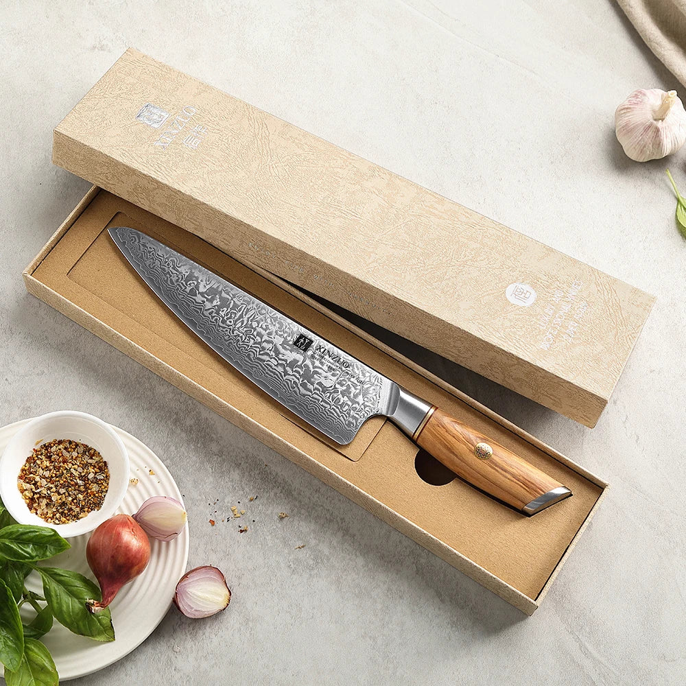 Notre couteau de chef en acier Damas est fourni dans une somptueuse boîte qui vous est offerte