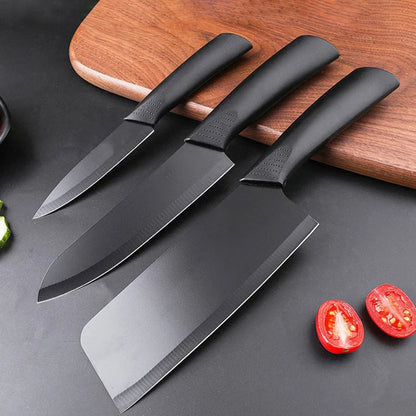 Ensemble de trois couteaux de cuisine polyvalents tout usage avec lames en acier inoxydable recouvert d'un revêtement anticorrosion renforcé au carbone pour garantir tranchant précision robustesse et durabilité incomparables