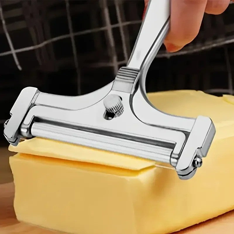 Tranchez vos fromages à pâte ferme ou semi ferme comme un maître fromager grâce à notre couteau à fromage EasyCheesy