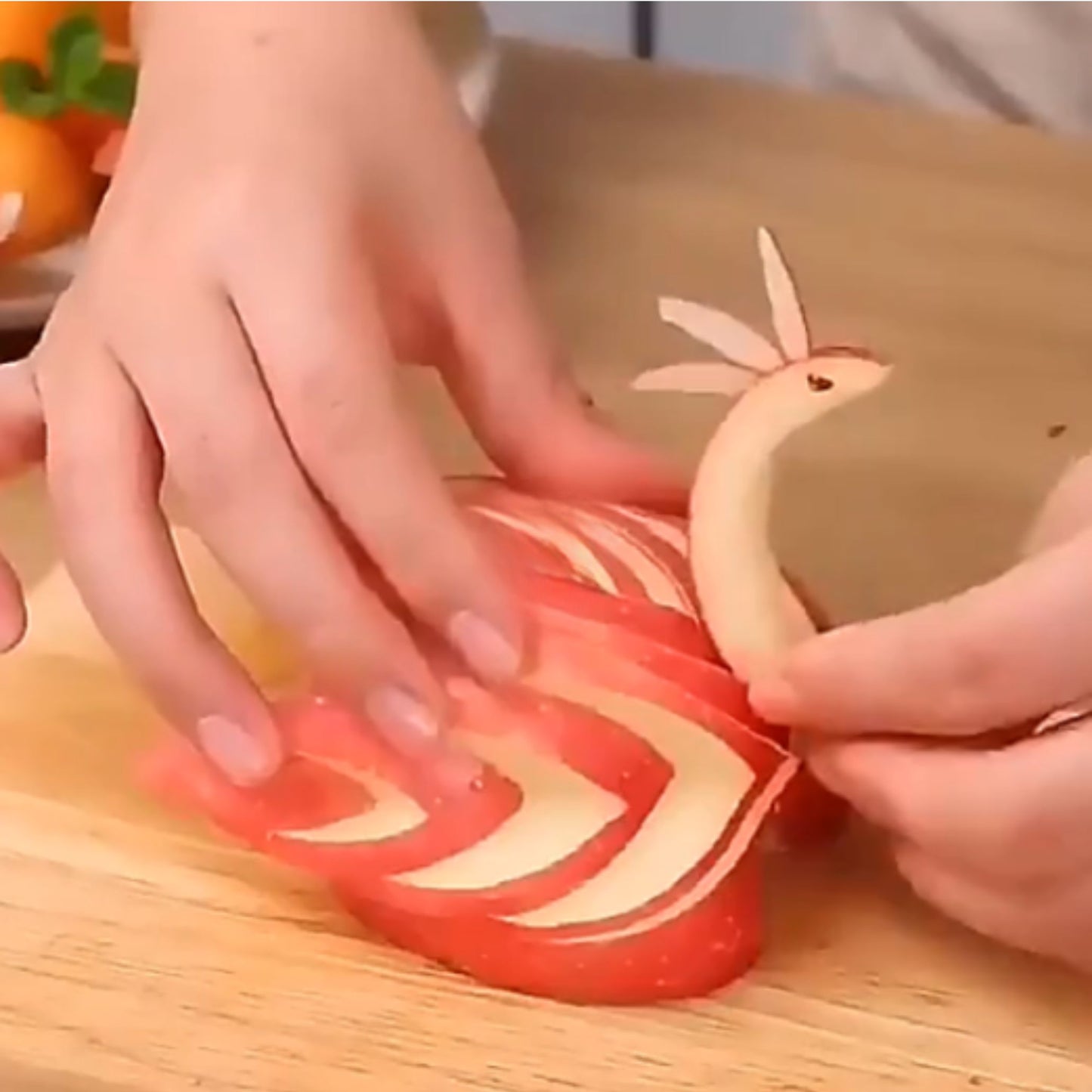 Pourquoi se contenter de tranches ou quartiers de pommes quand vous pouvez réaliser un cygne avec une  pomme
