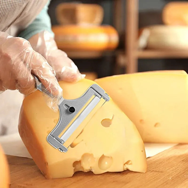 Couteau à fromage innovant et ingénieux pour réaliser de belles tranches de vos fromages préférés