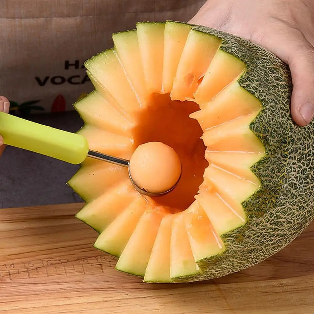Utilisez la cuillère à boules de fruits pour obtenir de jolies perles de vos fruits préférés. De véritables friandises fruitées à proposer aux enfants