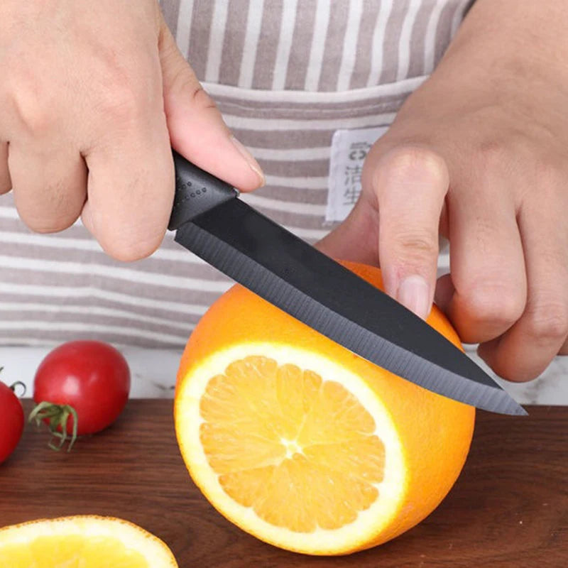 Couteau de cuisine utilitaire idéal pour faire des coupes nettes minutieuses et précises comme de parfaits suprêmes d'oranges ou encore des rondelles quartiers dés juliennes de fruits et légumes impeccables et bien plus encore