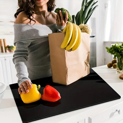 Découvrez notre planche de cuisine multifonctions et ajoutez une petite touche d'élégance qui sublimera le décor de votre cuisine tout en protégeant vos comptoirs