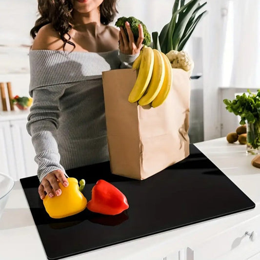 Découvrez notre planche de cuisine multifonctions et ajoutez une petite touche d'élégance qui sublimera le décor de votre cuisine tout en protégeant vos comptoirs