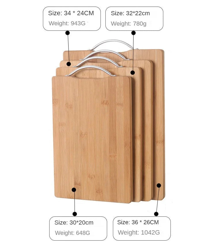 Voici des planches à découper en bambou disponibles en 4 tailles différentes : S (30x20cm) M (32x22cm) L (34x24cm) et XL (36x26cm)