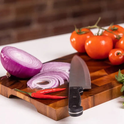 Faite à partir d'un bois naturel et noble et dotée d'une poignée dissimulée pour vous faciliter les étapes de préparation notre planche en acacia saura vous redonner le goût de cuisiner avec style