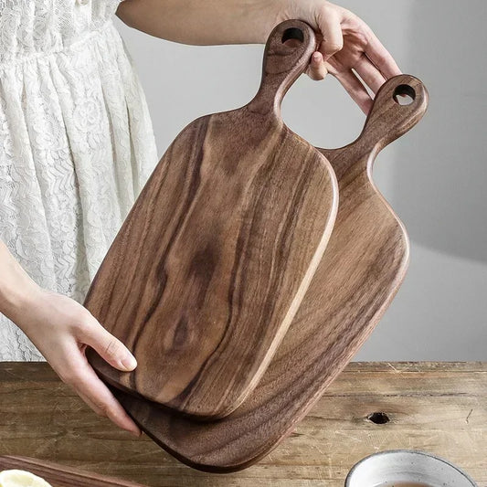 Voici deux plateaux en bois massif de noyer qui vont sublimer votre table et rendre votre déco unique et chaleureuse 