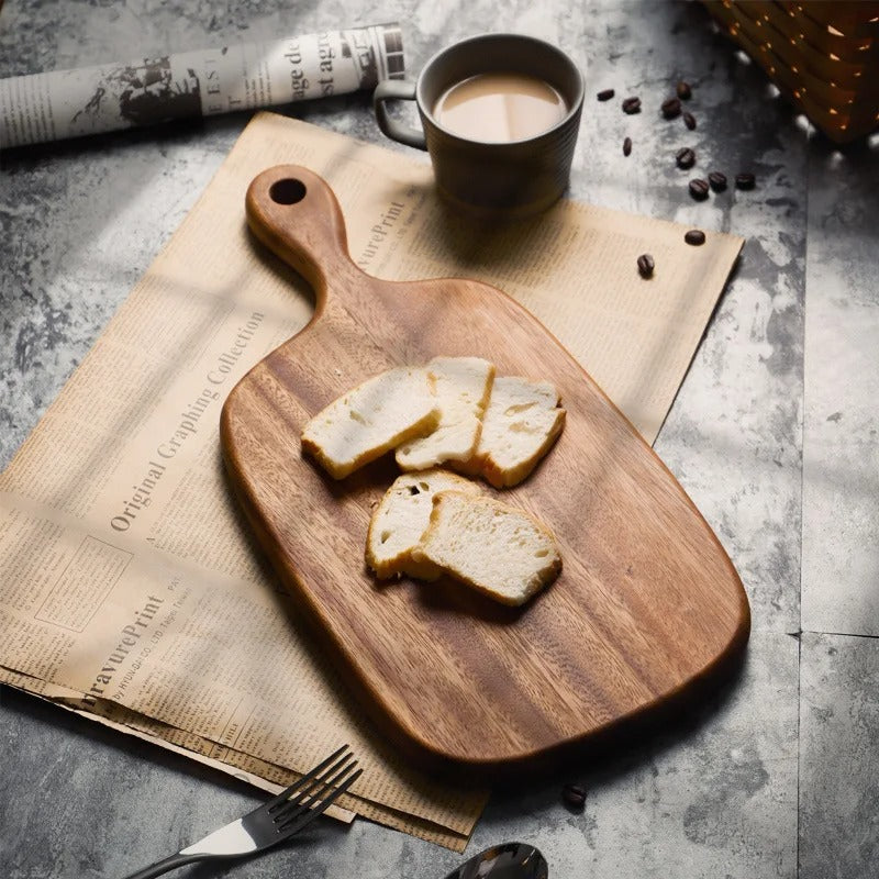 Le bonheur est dans les petites choses simples de la vie n'est-ce pas? Prenez une pause café ou thé bien méritée, récompensez vos efforts quotidiens, offrez-vous ce magnifique plateau en bois de noyer
