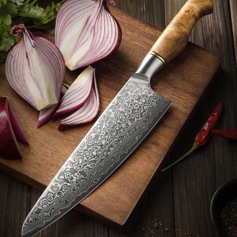 Couteau de chef en acier Damas authentique avec poignées en bois d'érable sycomore. Pour des tranches précises et régulières dignes des plus grands chefs