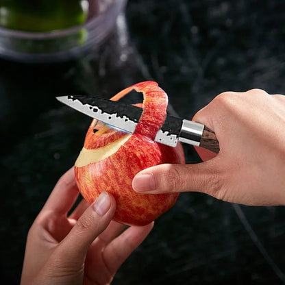 Le couteau d'office est parfait pour éplucher vos pommes et autres ingrédients avec la précision d'un chef