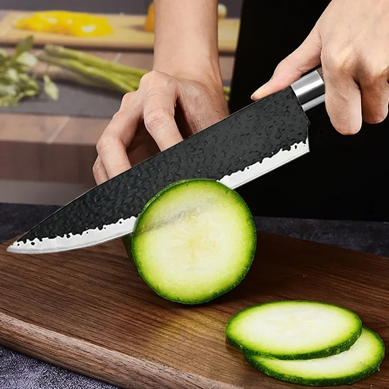 Notre couteau de chef est parfait pour couper des rondelles de courgette parfaites comme un chef
